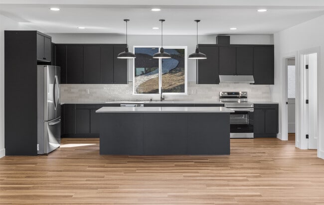 10711 Vernon Rd in Lake Stevens, WA - Building Photo - Building Photo