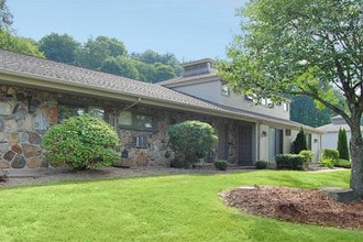Townhouse Gardens in Ellington, CT - Foto de edificio - Building Photo