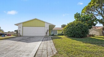 1820 Zaminder St NW in Palm Bay, FL - Building Photo