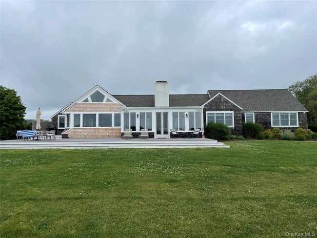 40 Tuthill Point Rd in East Moriches, NY - Building Photo - Building Photo