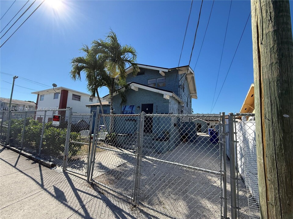 236 SW 10th Ave in Miami, FL - Building Photo