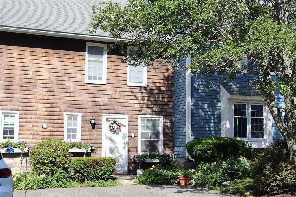 37 Dead Eye Run in Swampscott, MA - Building Photo