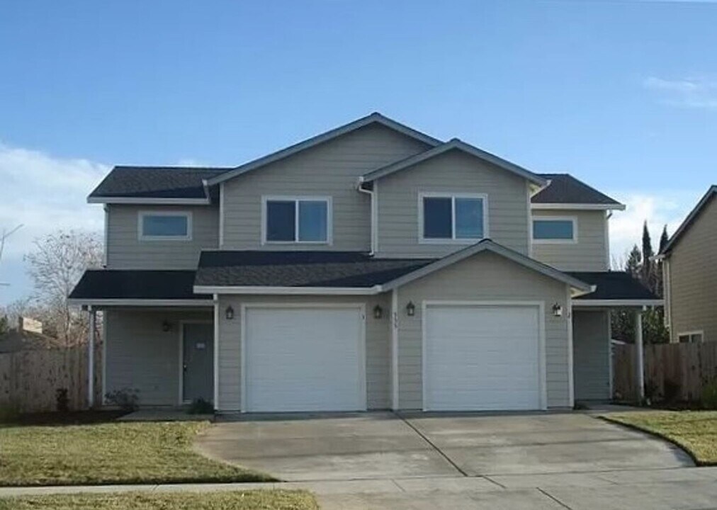 555 Morgan Dr in Chico, CA - Building Photo