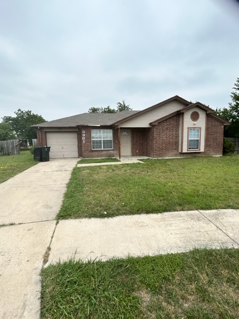 3901 Seahorse Dr in Killeen, TX - Building Photo