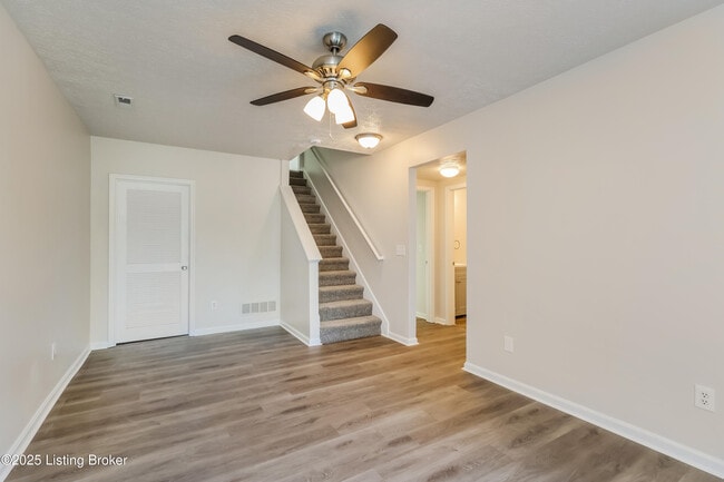 4121 Mimosa View Dr in Jeffersontown, KY - Building Photo - Building Photo