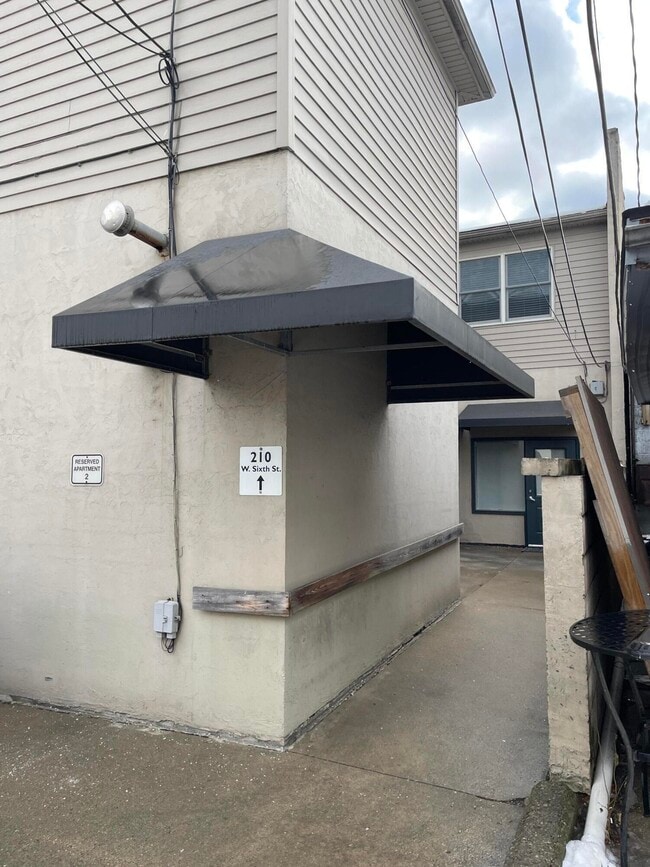 210 W 6th St in Royal Oak, MI - Building Photo - Building Photo