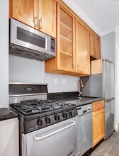 110 Bedford St, Unit 2A in New York, NY - Building Photo - Building Photo