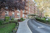 5930 108th St in Flushing, NY - Foto de edificio - Building Photo