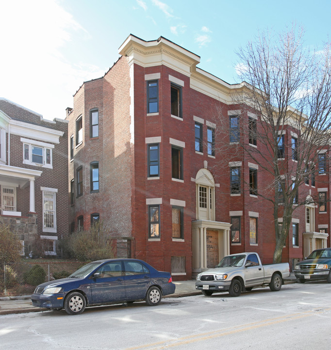 841-847 Whitelock St in Baltimore, MD - Building Photo