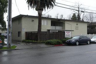 Cypress Royal Apartments in Hayward, CA - Building Photo - Building Photo