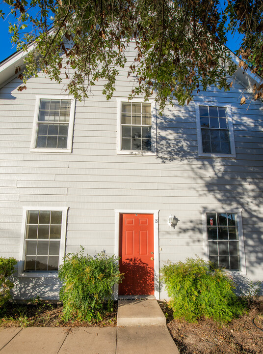 3001 Whisper Oaks Ln, Unit C in Georgetown, TX - Building Photo