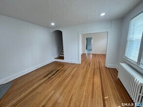 10 Glendenning St in Norwalk, CT - Building Photo - Building Photo