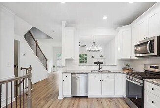 1386 Thornborough Dr in Alpharetta, GA - Building Photo - Building Photo