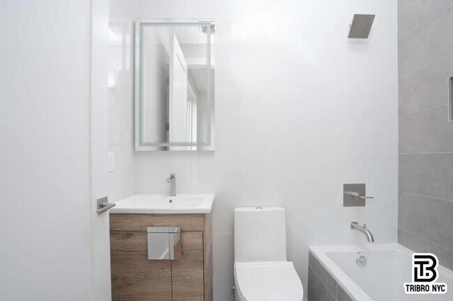 92 Manhattan Ave in Brooklyn, NY - Building Photo - Building Photo