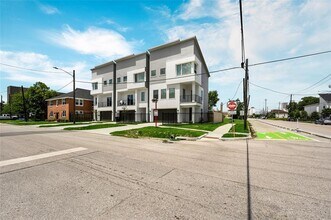 2110 Live Oak St in Houston, TX - Building Photo - Building Photo