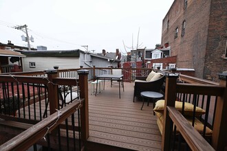 81 S 16th St, Unit 2 in Pittsburgh, PA - Foto de edificio - Building Photo
