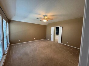 1240 W Cottonwood Dr in Crowley, TX - Foto de edificio - Building Photo