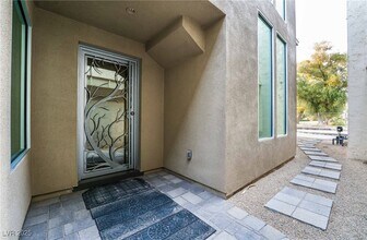 980 Vegas Valley Dr in Las Vegas, NV - Building Photo - Building Photo