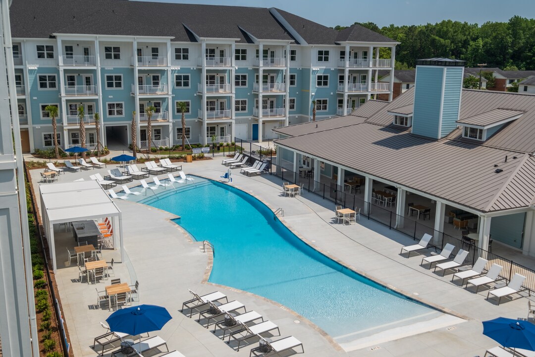 The Willow in North Charleston, SC - Building Photo