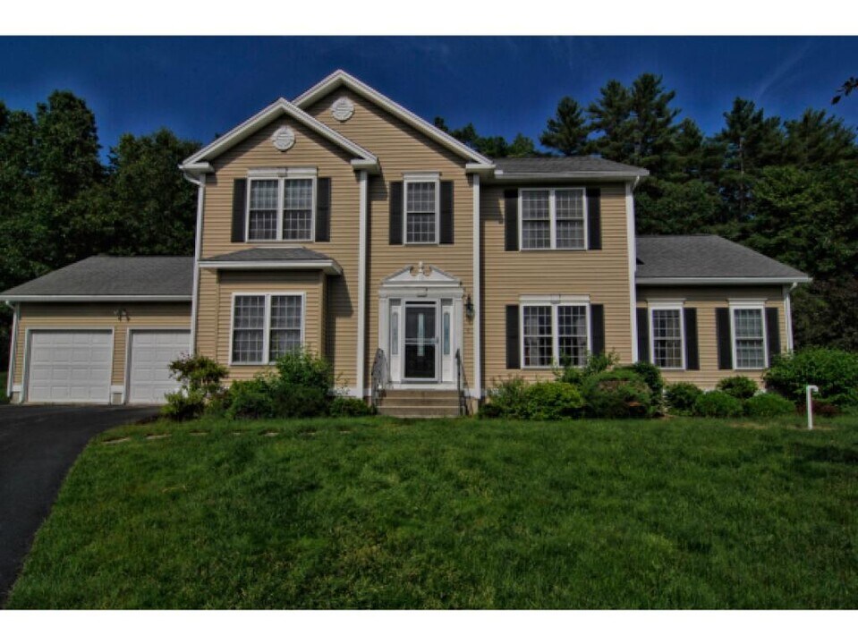 9 Tether Rd in Bedford, NH - Building Photo