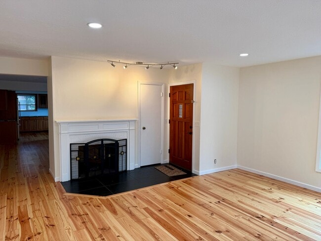 2245 SW Martha St in Portland, OR - Building Photo - Building Photo