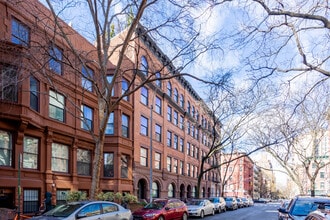 182 W 82nd St in New York, NY - Building Photo - Building Photo