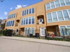 3006 Chenevert St in Houston, TX - Building Photo