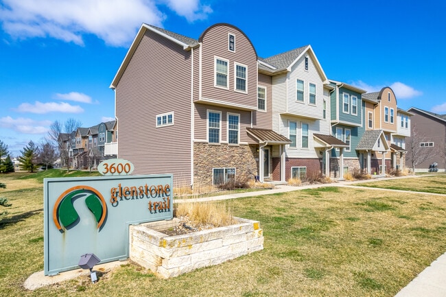 Glenstone Trail Condominiums in Grimes, IA - Foto de edificio - Building Photo