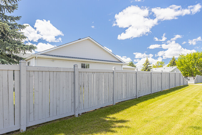 Sunridge Estates in Edmonton, AB - Building Photo - Building Photo