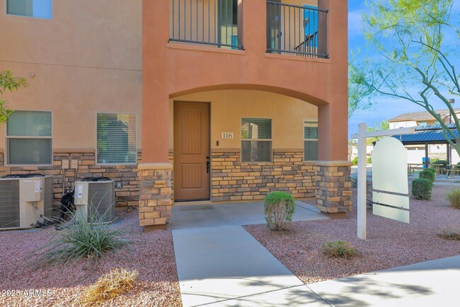 2821 S Skyline Dr in Mesa, AZ - Building Photo - Building Photo