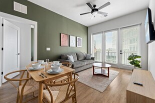 801 N Mac Dill Ave in Tampa, FL - Building Photo