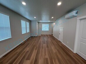 8550 SE Lafayette St in Portland, OR - Building Photo - Building Photo