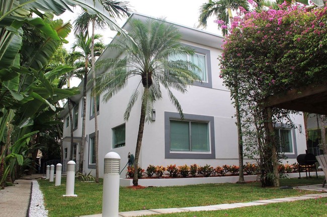 1198 Marseille Dr in Miami Beach, FL - Building Photo - Building Photo