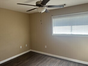 3751 M.L.K. Jr Dr SW in Atlanta, GA - Building Photo - Building Photo