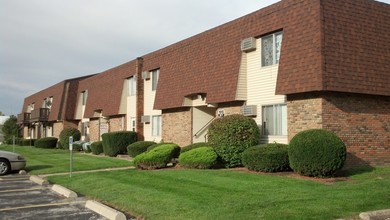 Lake Point Apartments in Sandusky, OH - Building Photo - Building Photo