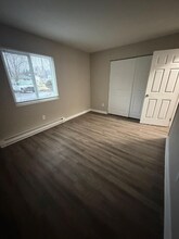 516 Massillon Rd, Unit 3 in Akron, OH - Foto de edificio - Building Photo