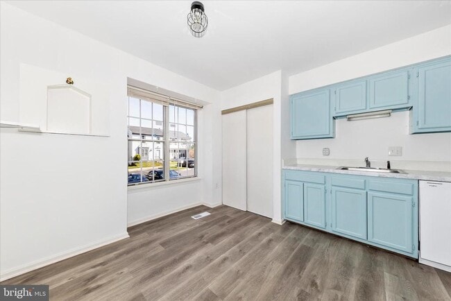 13303 Country Ridge Dr in Germantown, MD - Building Photo - Building Photo