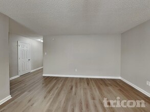 1100 Green Hill Dr in Arlington, TX - Building Photo - Building Photo