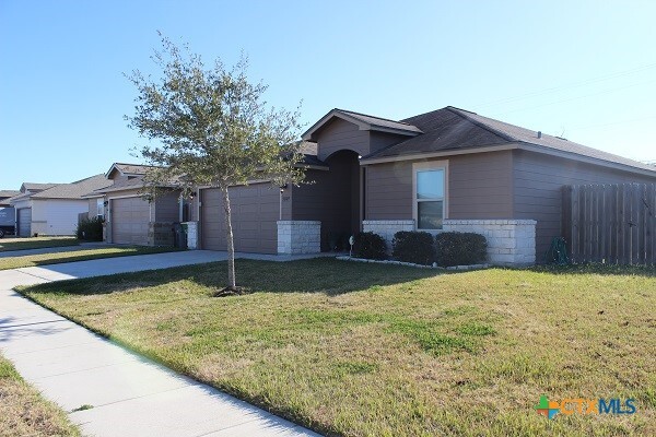 3009 Lenora Dr in Victoria, TX - Building Photo - Building Photo