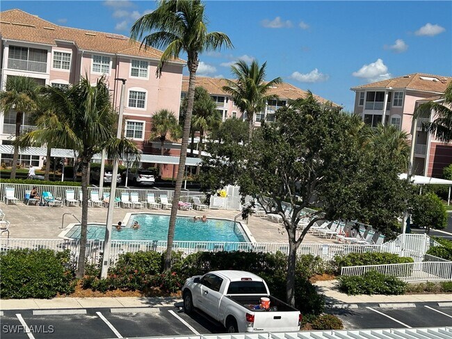 15901 Pointe Cir in Iona, FL - Building Photo - Building Photo