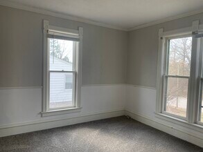 320 W 13th St in Cedar Falls, IA - Building Photo - Building Photo