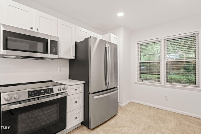 403 Broad Leaf Cir, Unit 403 in Raleigh, NC - Building Photo - Building Photo