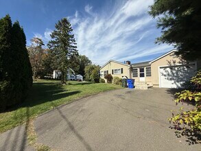 6 Wells Farm Dr in Wethersfield, CT - Building Photo - Building Photo