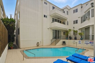 930 3rd St in Santa Monica, CA - Building Photo - Building Photo