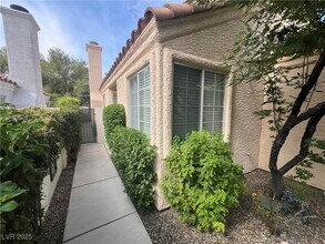 9353 Buckhaven Dr in Las Vegas, NV - Building Photo - Building Photo