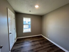 7075 Foxhall Dr in Horn Lake, MS - Building Photo - Building Photo