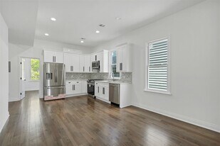 208 Shippen St in Weehawken, NJ - Building Photo