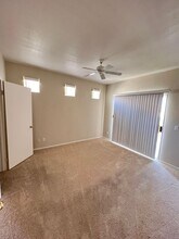 251 S Green Valley Pkwy in Henderson, NV - Foto de edificio - Building Photo