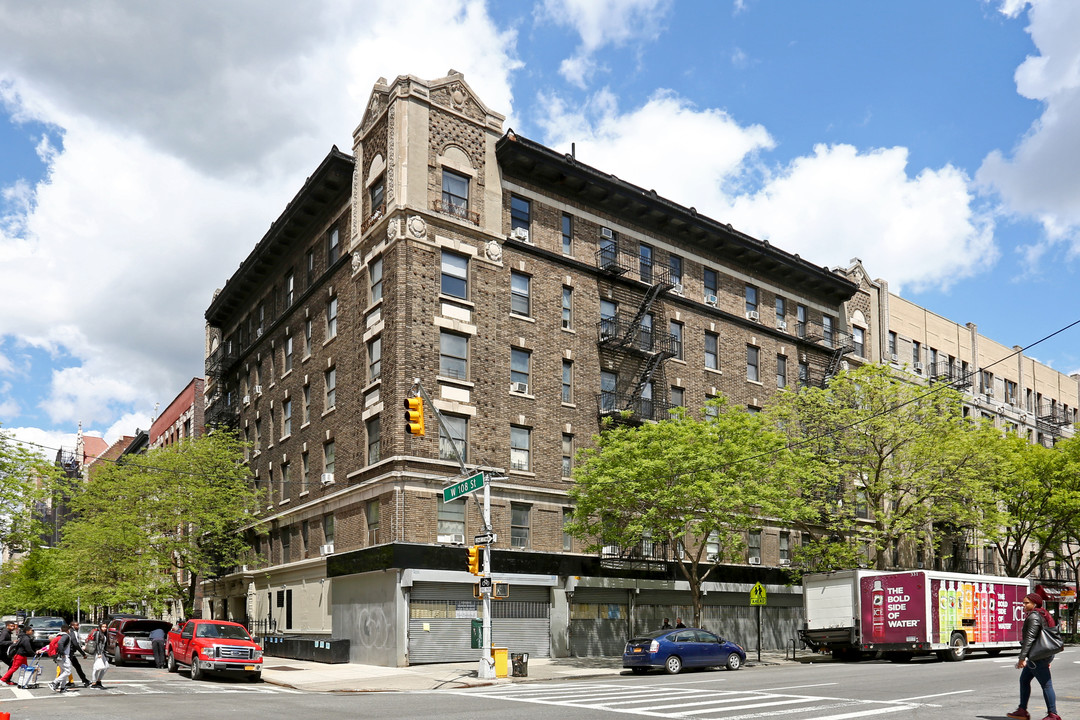 976 Amsterdam Ave in New York, NY - Foto de edificio