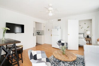101 W 11th St in New York, NY - Building Photo - Building Photo
